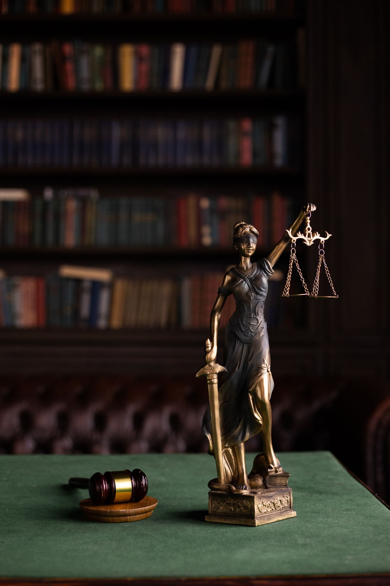 Símbolos ilustrativos de justicia y legalidad