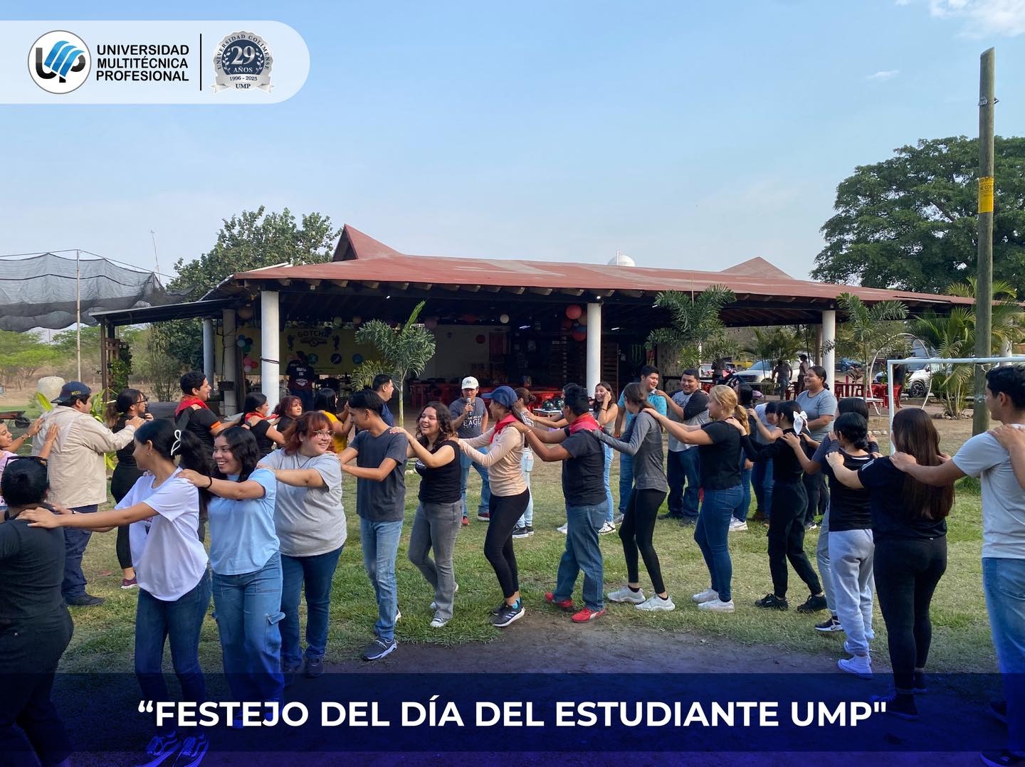 Estudiantes UMP participando en una actividad de integración